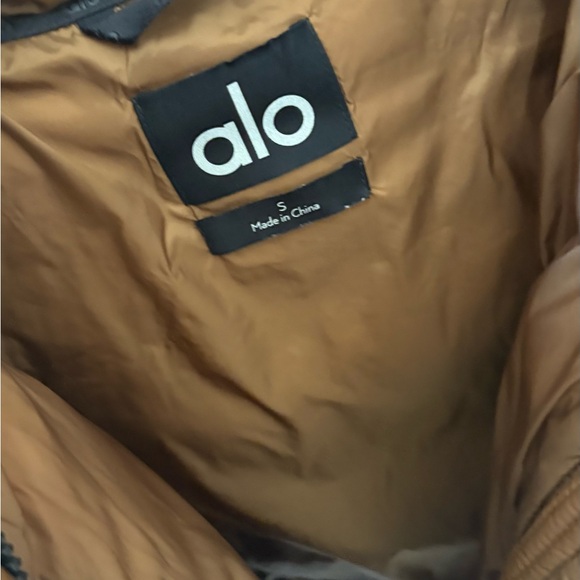 ALO Yoga Puffer Jacket - Picture 5 of 5
